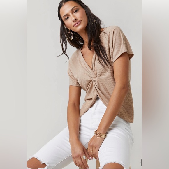 (51)🌷New Francesca’s Rachel Twist Back Reversible Gray Spring/ Summer Tee🌷 - Picture 5 of 6